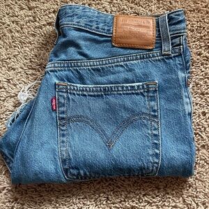 Levi’s Ribcage Demin Shorts